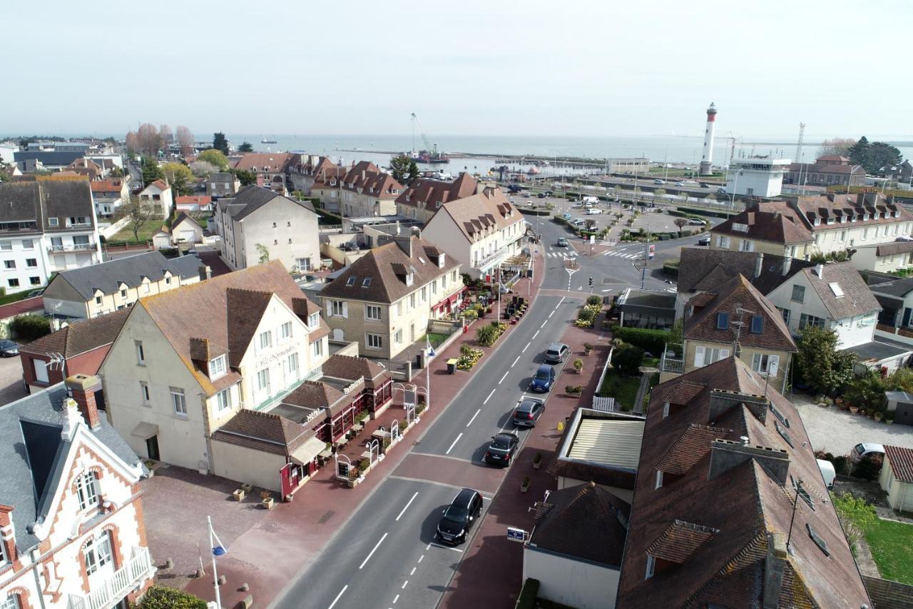 Hotel-Restaurant Le Normandie Люк-сюр-Мер Екстер'єр фото